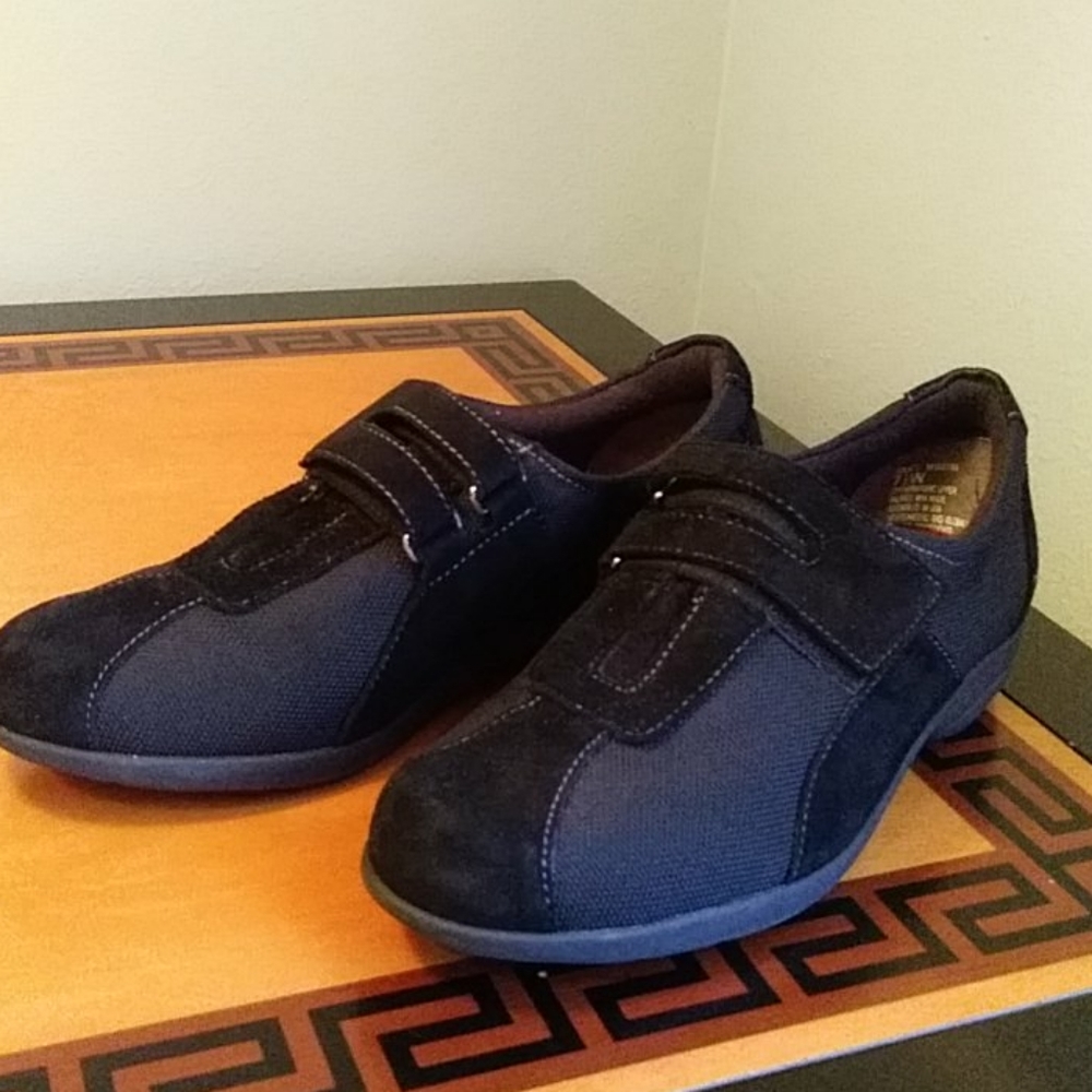 Munro sport shoes black."Joliet"